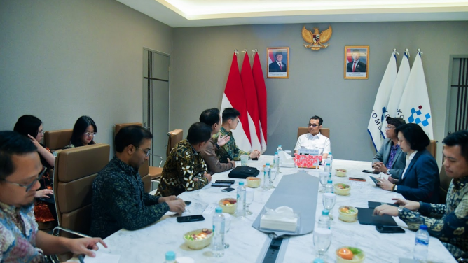 Wamenkomdigi Nezar Patria saat menerima audiensi Kaspersky di Kantor Kementerian Komdigi, Jakarta Pusat, Selasa (30/06/2026). Foto: Pey HS/Komdigi